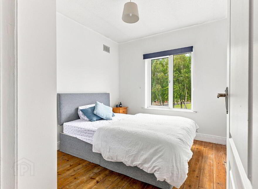 11 The Green, College Farm, Newbridge, W12H674
