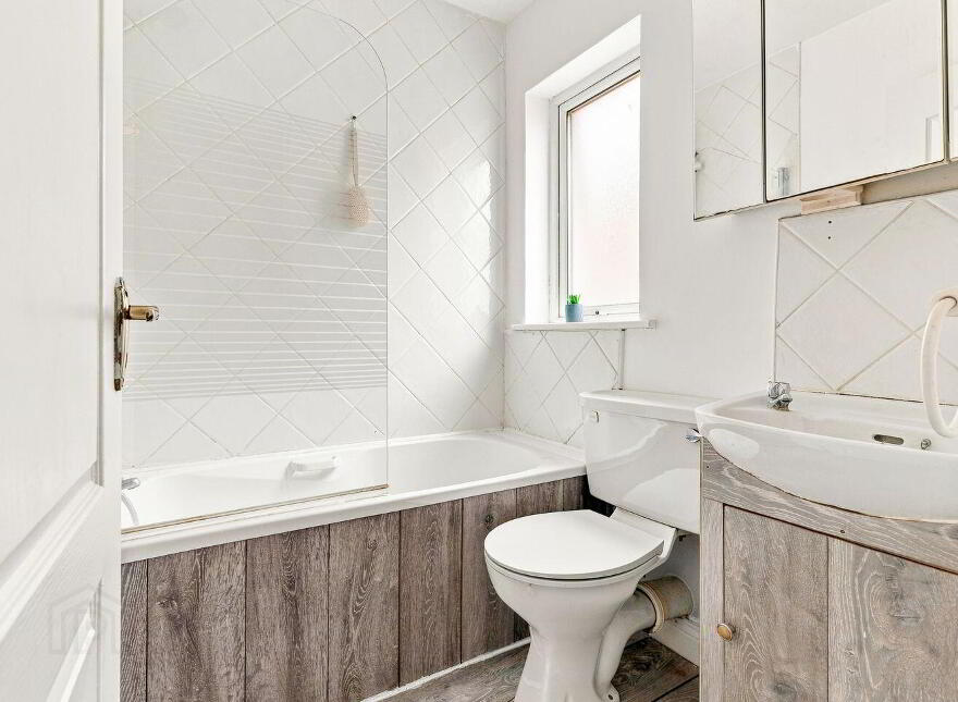 11 The Green, College Farm, Newbridge, W12H674