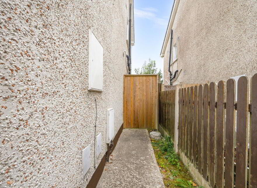 11 The Green, College Farm, Newbridge, W12H674