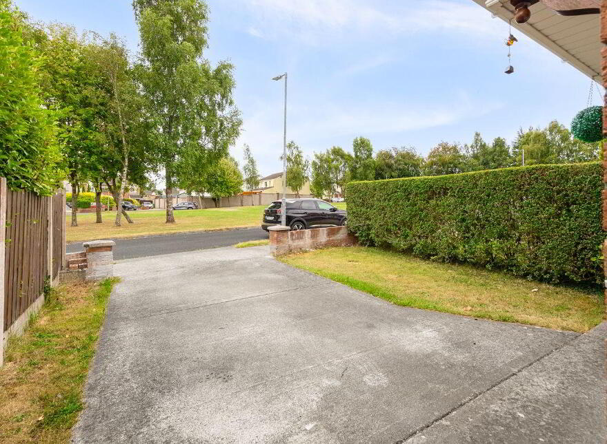 11 The Green, College Farm, Newbridge, W12H674