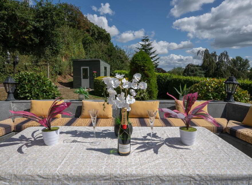 Lucca, Kilcoolishal, Glounthaune, T45X564