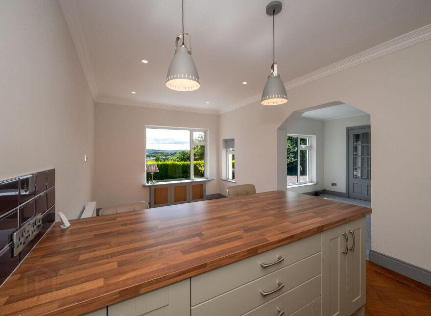 Lucca, Kilcoolishal, Glounthaune, T45X564