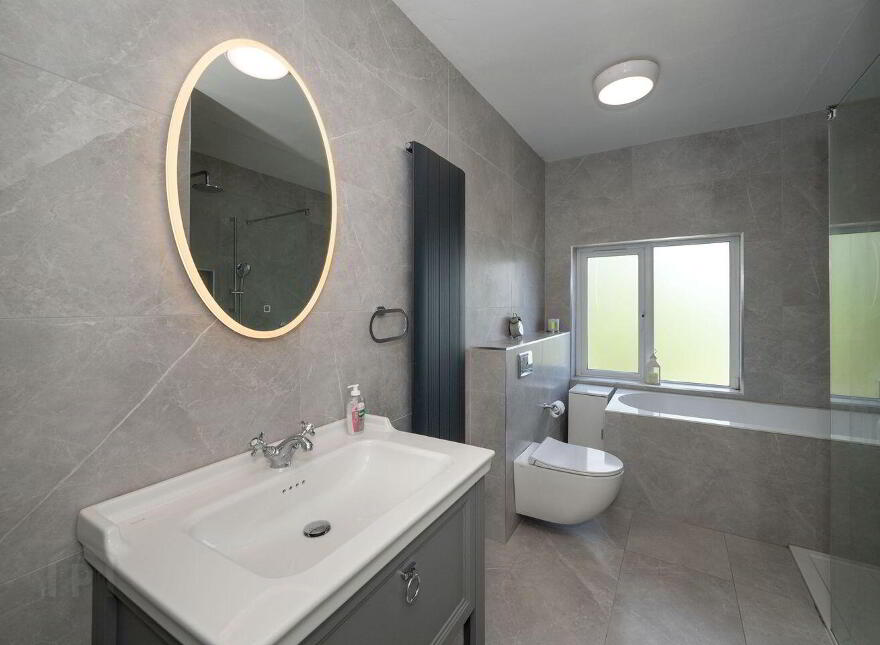 Lucca, Kilcoolishal, Glounthaune, T45X564