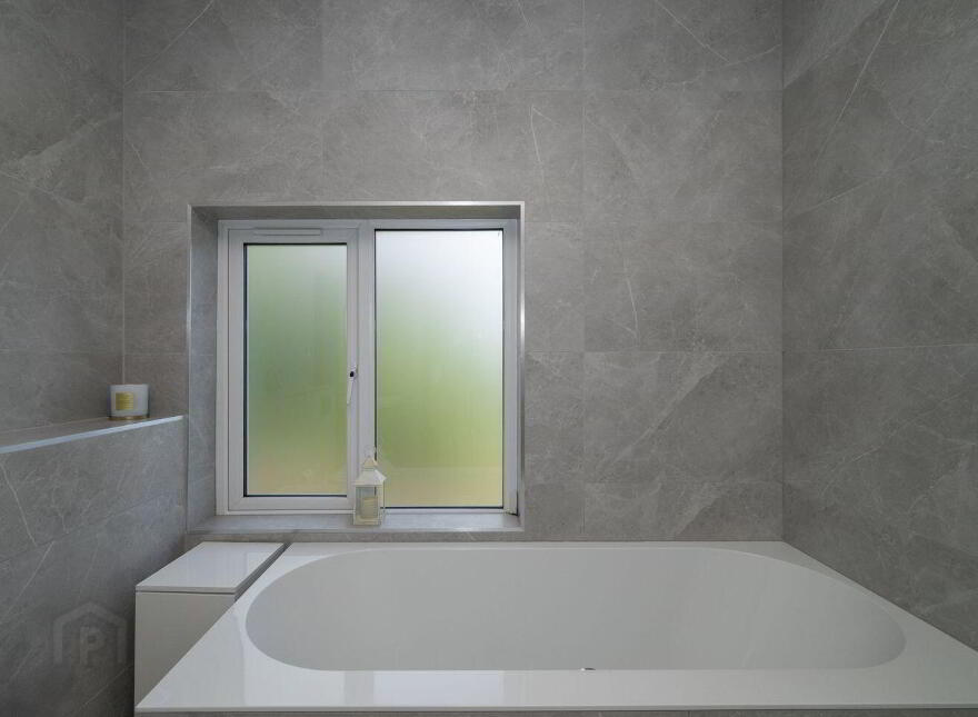 Lucca, Kilcoolishal, Glounthaune, T45X564