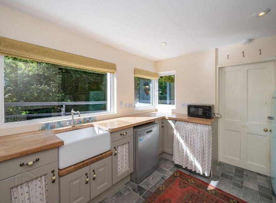 Woodside, Healy's Bridge, Kerry Pike, T12FWP5