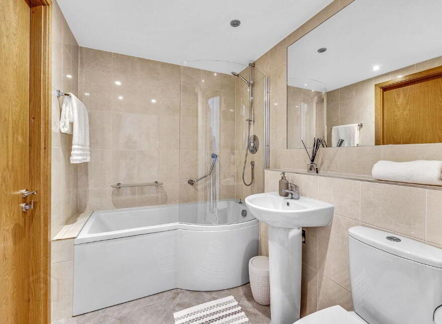 Apartment 201 The Links Elm Park, Merrion Road, Dublin 4, D04W523