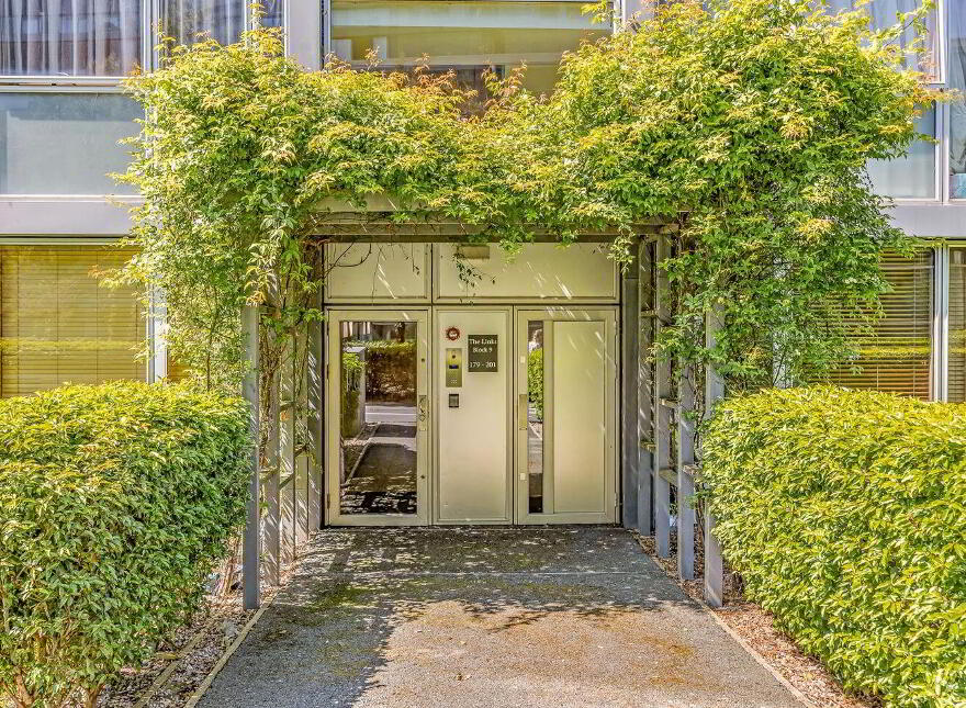Apartment 201 The Links Elm Park, Merrion Road, Dublin 4, D04W523