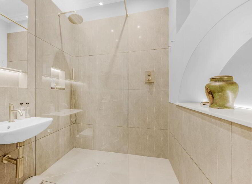 10, 64-66 Pembroke Road, Ballsbridge, Ballsbridge, D04FK18