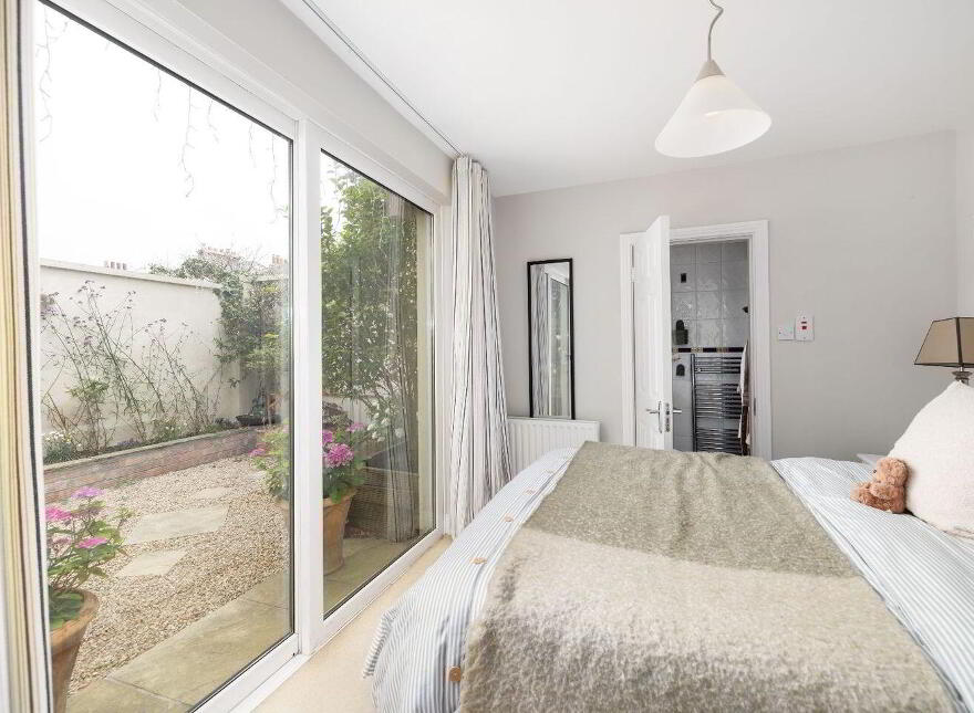 Hillbrook, 6 Burdett Avenue, Sandycove, A96V291