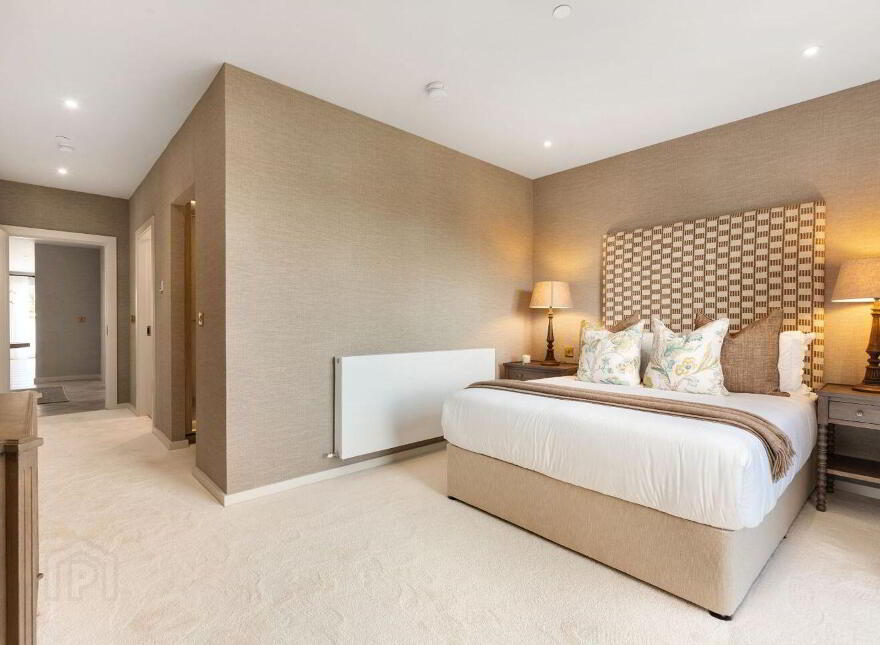 Residence, 22 Woodlands Grove, Blackrock, Blackrock, A94X32X