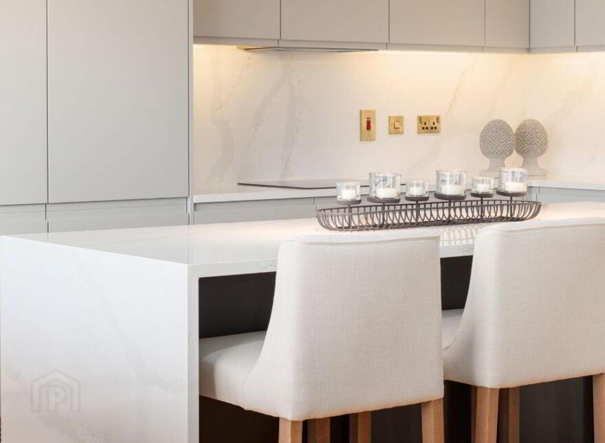 Residence, 22 Woodlands Grove, Blackrock, Blackrock, A94X32X