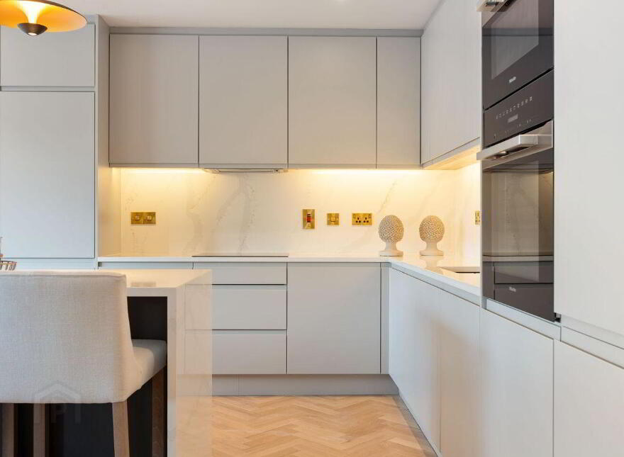 Residence, 22 Woodlands Grove, Blackrock, Blackrock, A94X32X