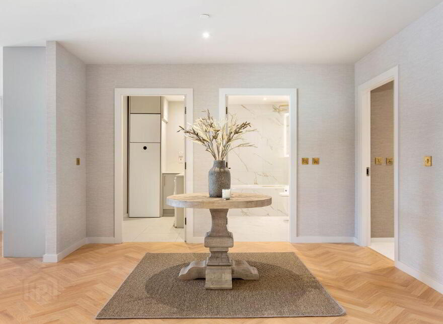 Residence, 22 Woodlands Grove, Blackrock, Blackrock, A94X32X