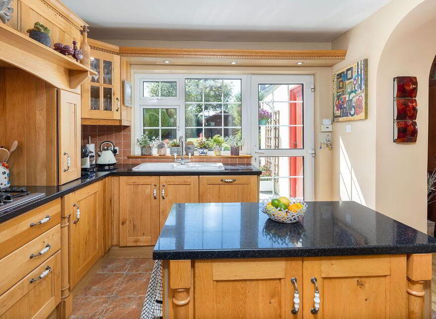 2 Lakeview, Carrignafoy, Cobh, P24WK20