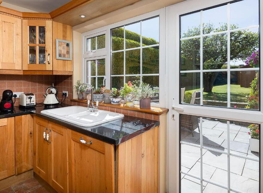 2 Lakeview, Carrignafoy, Cobh, P24WK20