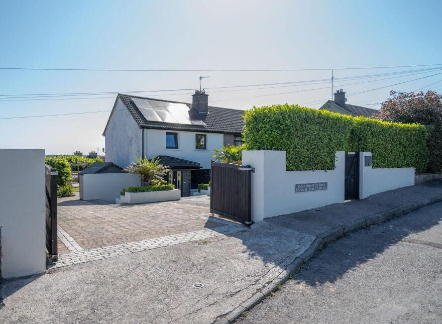 1 Michael Burke Terrace, Carrignafoy, Cobh, P24A324