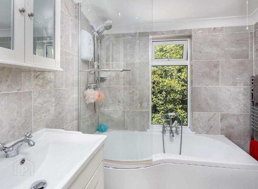 3 Harbour Terrace, East Hill, Cobh, P24TC65