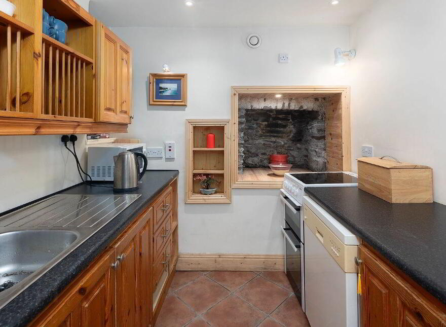 3 Harbour Terrace, East Hill, Cobh, P24TC65