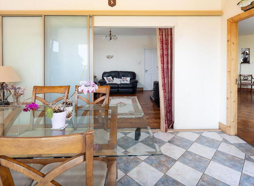 Redington Lodge, Ballybrassil, Ballymore, Cobh, P24NY61