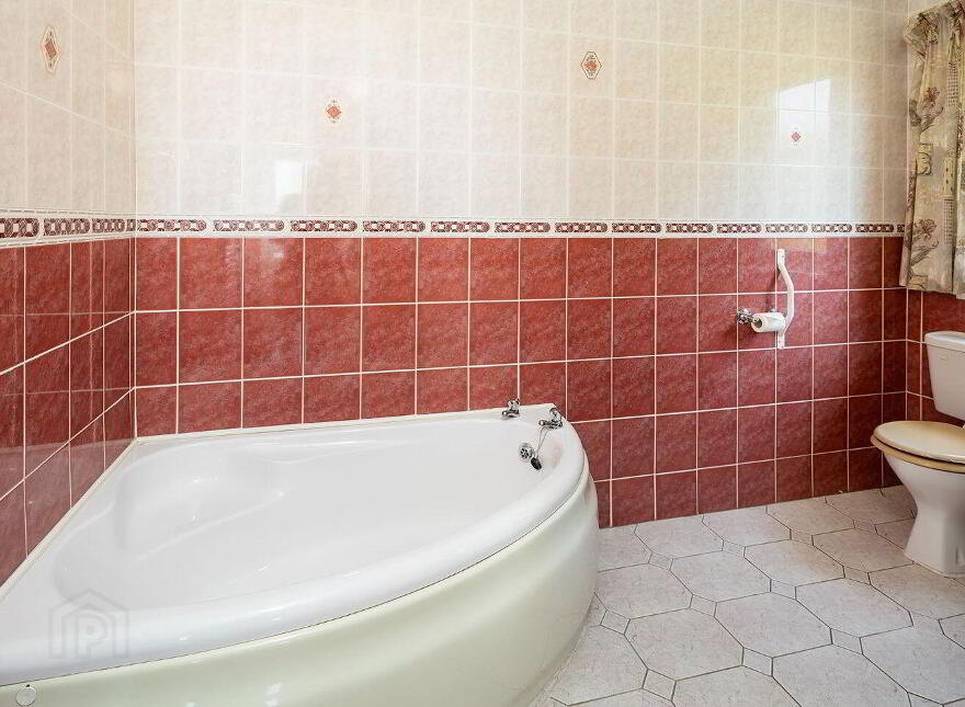 Redington Lodge, Ballybrassil, Ballymore, Cobh, P24NY61