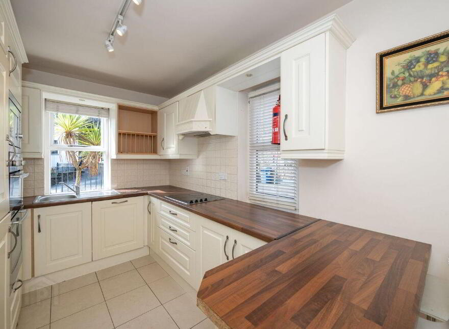 20 Lower O'Connell Street, Kinsale, P17PK44