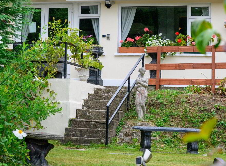 Robin Hill, Lake Road, Cobh, P24RY88