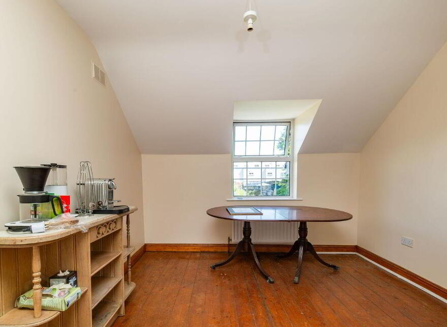 Main Street, Portarlington, R32V21D