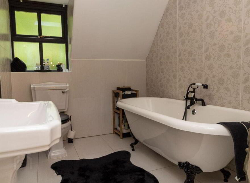 East, Gate Lodge, Glenart, Arklow, Y14HC98