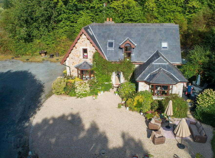 East, Gate Lodge, Glenart, Arklow, Y14HC98