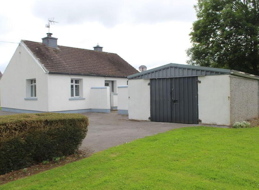 Roseborough, Tipperary Town, E34EE72