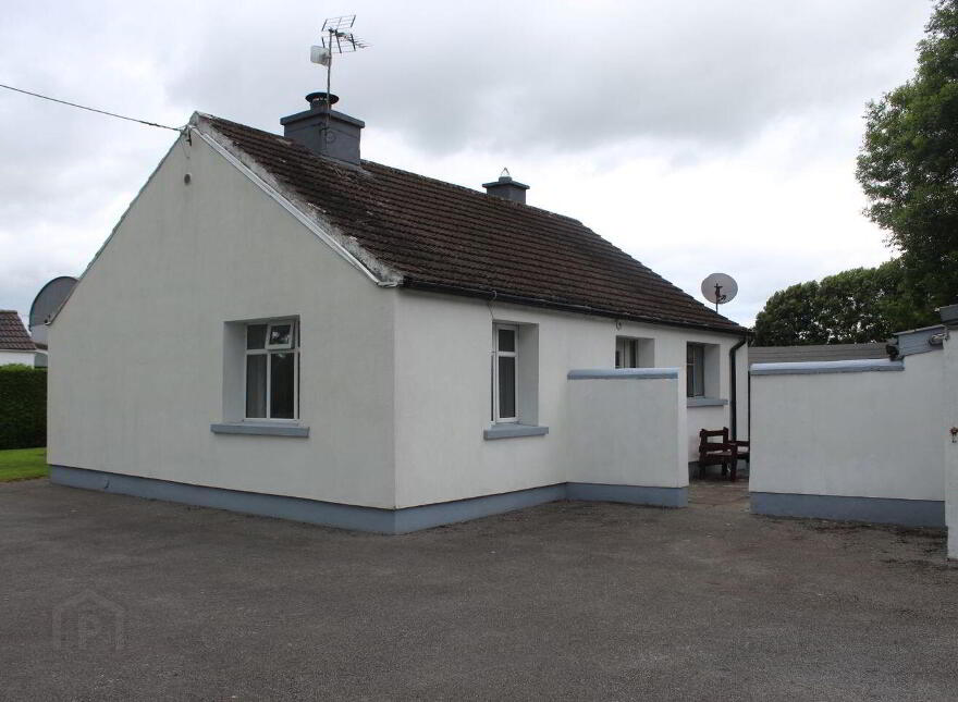 Roseborough, Tipperary Town, E34EE72