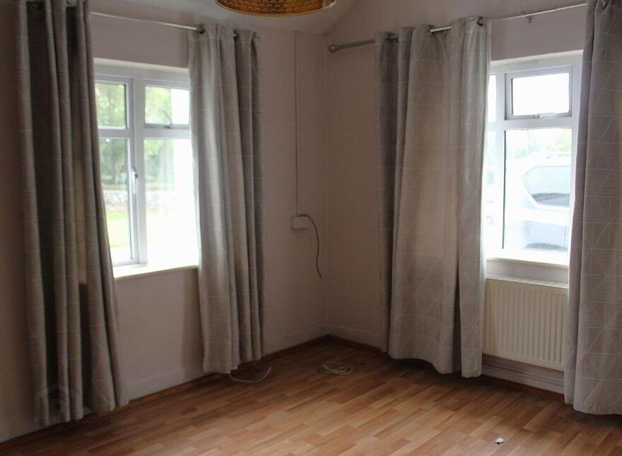 Roseborough, Tipperary Town, E34EE72