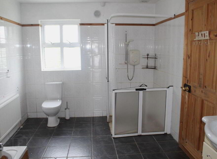 Roseborough, Tipperary Town, E34EE72