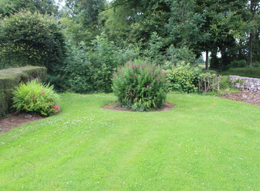 Roseborough, Tipperary Town, E34EE72