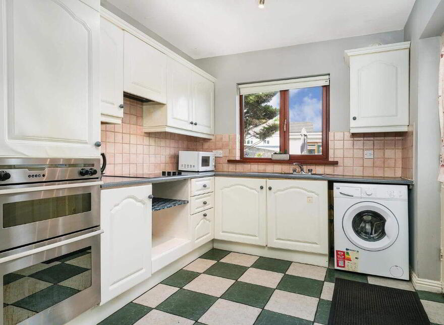 27 Earlsfort Lawn, Lucan