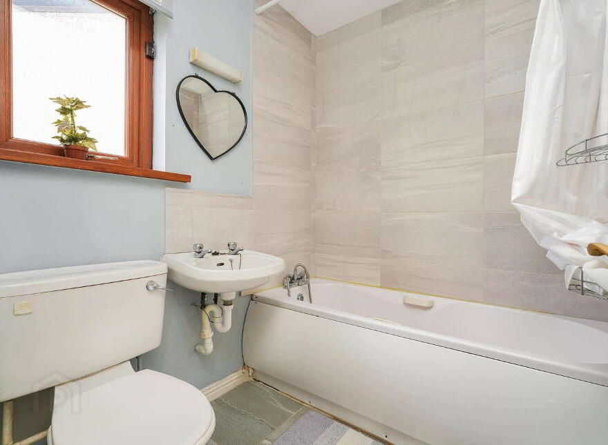 27 Earlsfort Lawn, Lucan