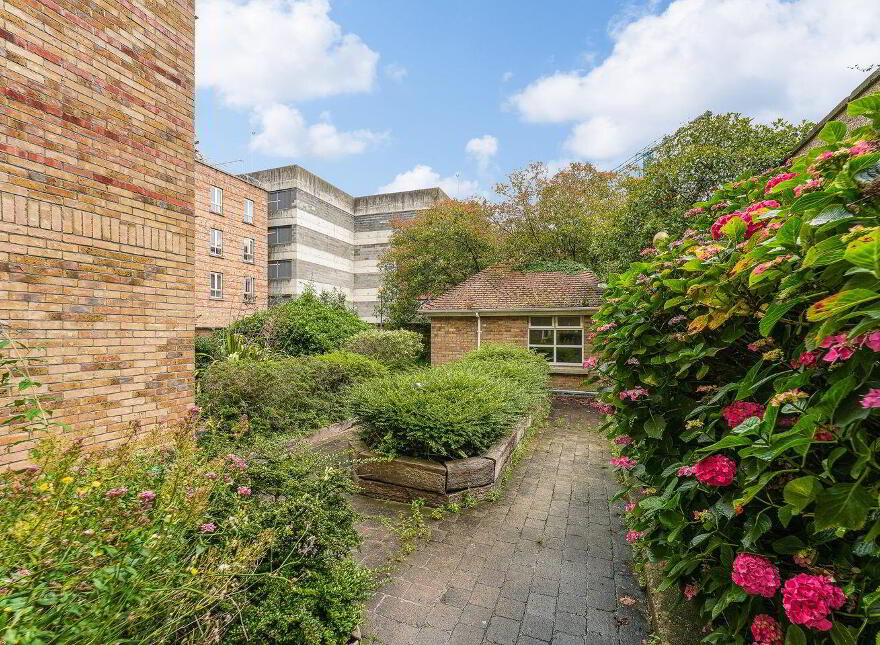 107 Jervis Place, Strand Street Great, Dublin 1, D01