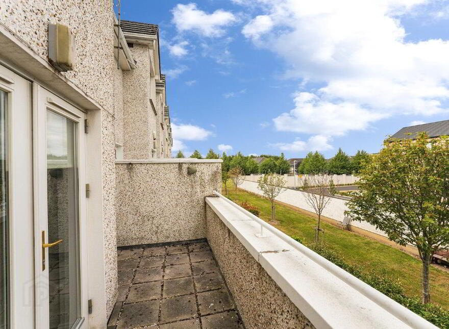 81 Embassy Manor, Kill