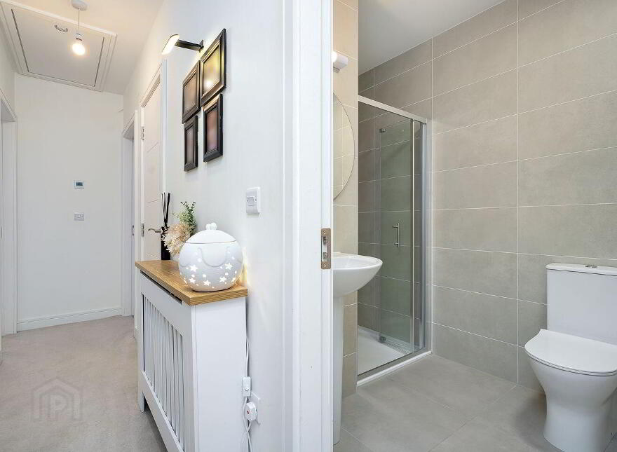 22 Graydon Crescent, Newcastle