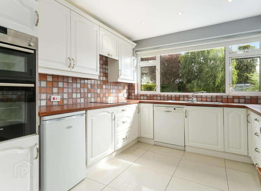 25 Pinewood Park, Rathfarnham, Rathfarnham, D14
