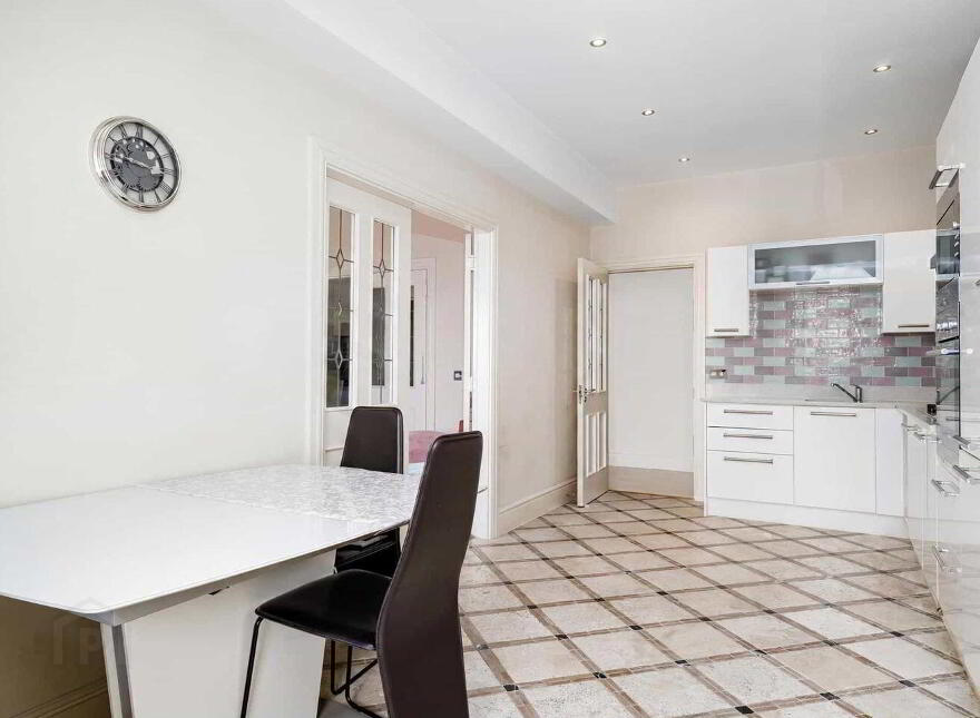 Penthouse @, 45 Ballintyre Square, Ballinteer, Ballinteer, D16