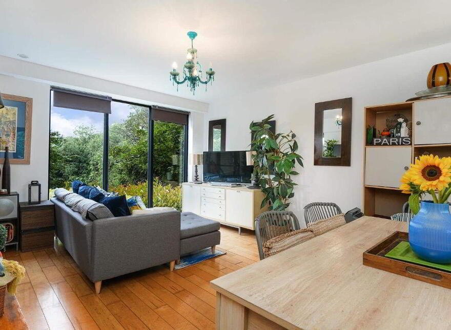 Apt 30, Longmeadow, Conyngham Road, Dublin 8, D08