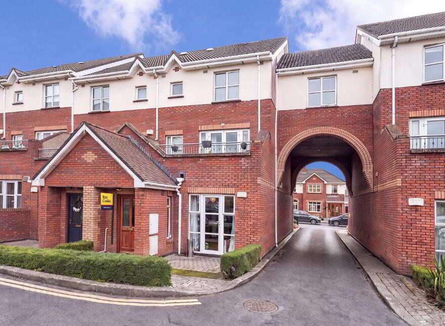 52 Boroimhe Blackthorn, Swords photo