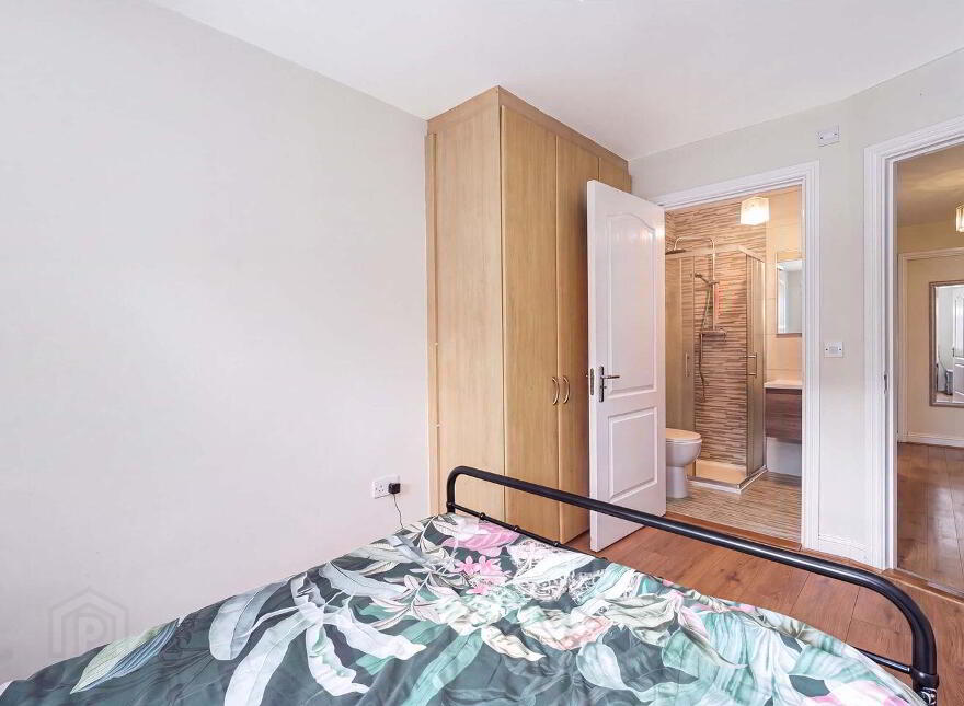 52 Boroimhe Blackthorn, Swords