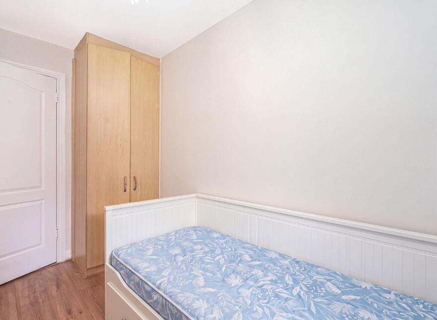 52 Boroimhe Blackthorn, Swords
