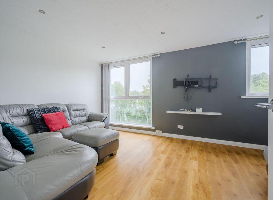 112b Belvoir Drive, Belfast, BT8 7DT