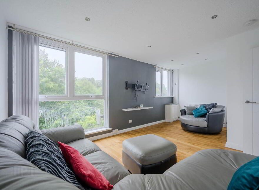 112b Belvoir Drive, Belfast, BT8 7DT