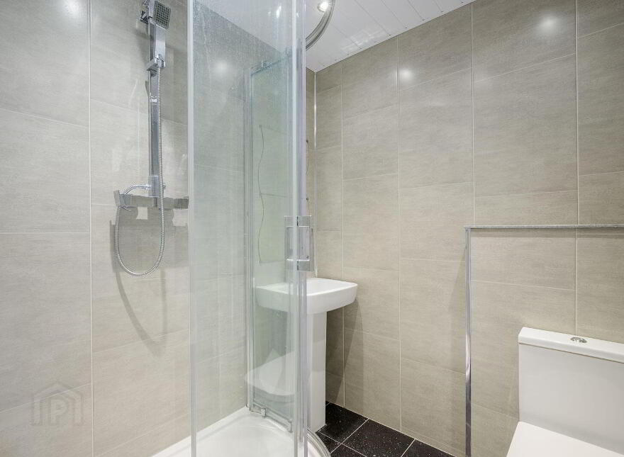 112b Belvoir Drive, Belfast, BT8 7DT