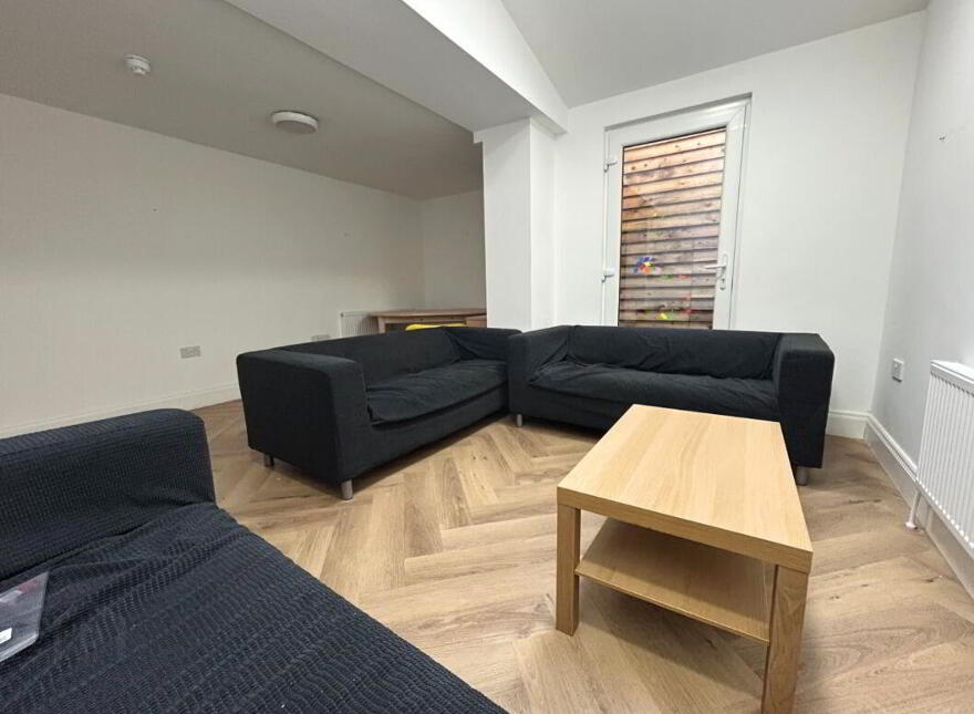 138 University Street, Belfast, BT7 1HH
