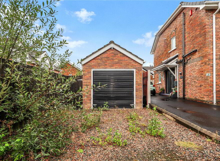 2 Rosewood Glen, Lisburn, BT28 2FH